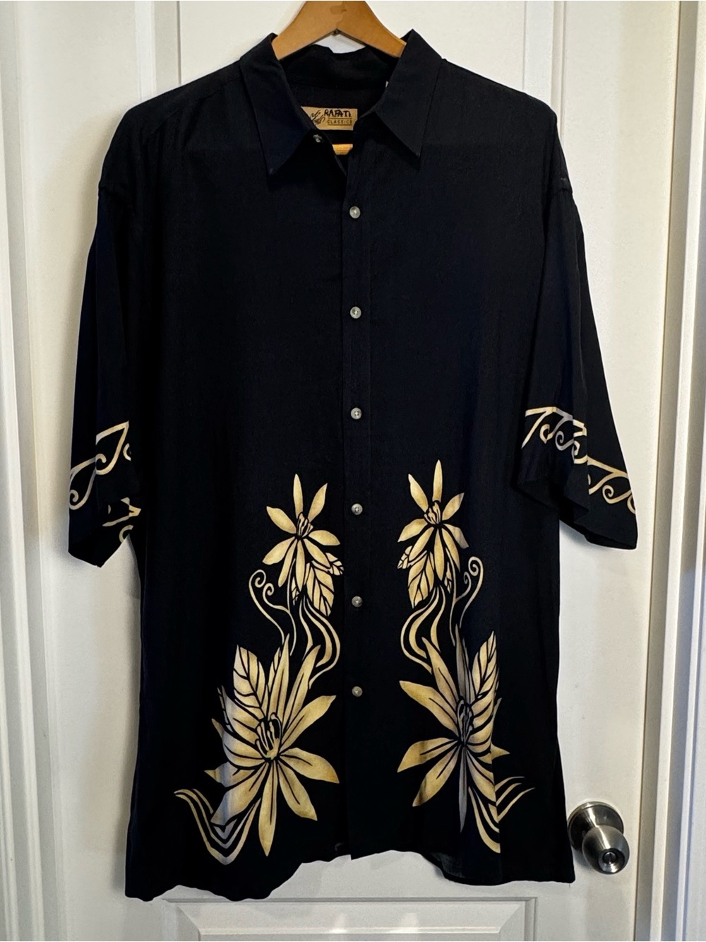 Vintage classic Black & Gold Hawaiian Short-Sleeve Shirt